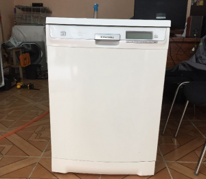 Temiz Durumda Sahibinde Satılık Electrolüx Bulaşık Makinesi